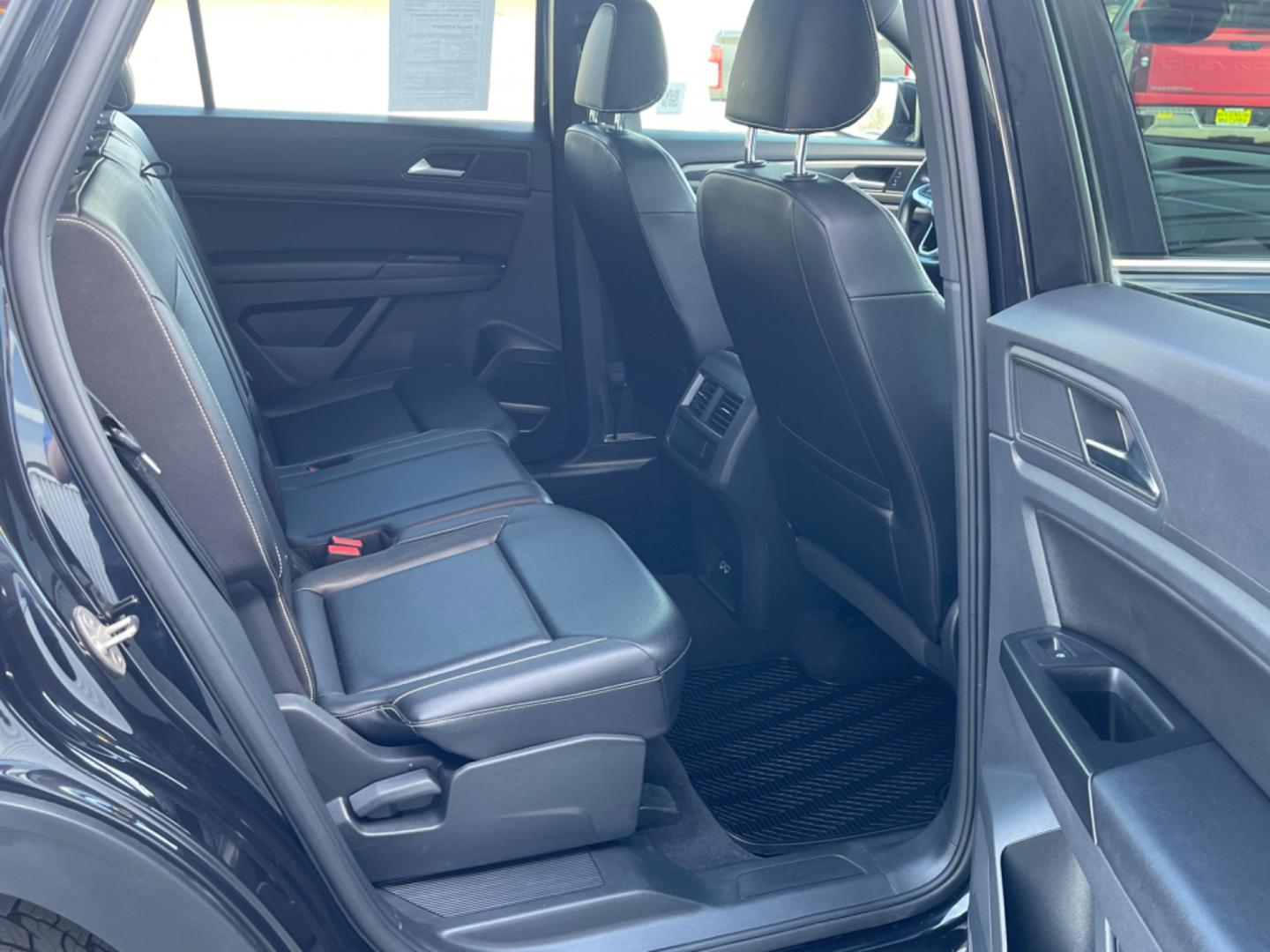 2020 BLACK /black leather VOLKSWAGEN ATLAS CROSS SPO SEL 4MOTION (1V2MC2CA4LC) with an 2.0L engine, Automatic transmission, located at 1960 Industrial Drive, Wasilla, 99654, (907) 274-2277, 61.573475, -149.400146 - Photo#6